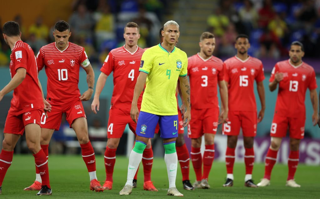 Hàng thủ Thụy Sĩ thất thần sau siêu phẩm của Casemiro 6